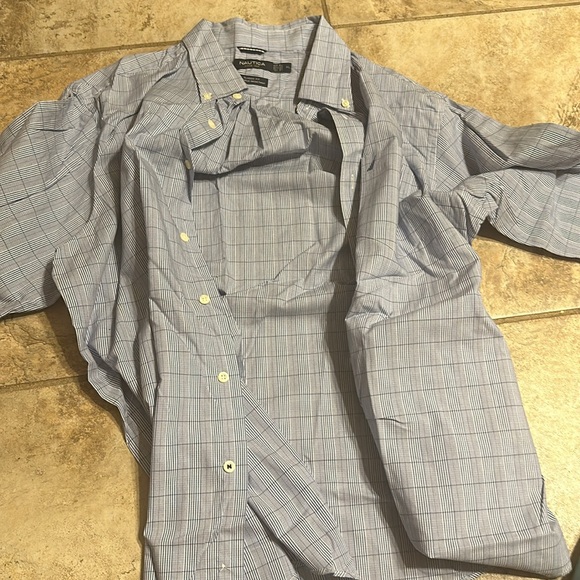 Nautica button down plaid shirt! XL - Picture 3 of 4